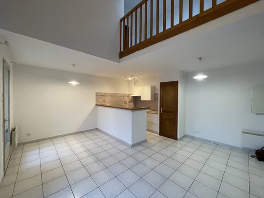 Location Appartement 2 pièces 41m² PERNES LES FONTAINES 84210 - Photo 1