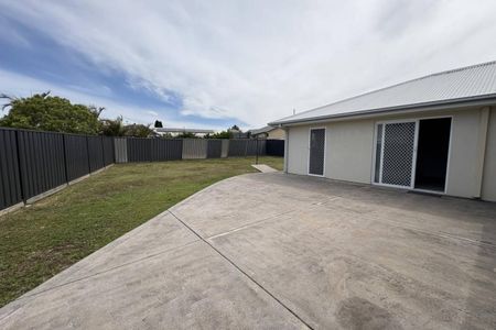 SPACIOUS HOME, GREAT LOCATION!!! - Photo 3