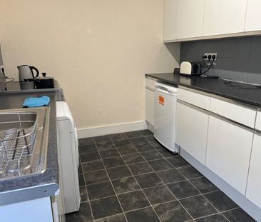 Room in a Shared Flat, Old Shoreham Road, BN3 - Photo 3