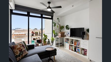 Spacious & Amazing Location - Photo 4