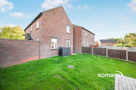 Darby Vale, Warfield, Bracknell, RG42 - Photo 3