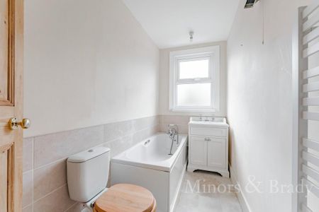 4 bedroom terraced house to rent - Photo 5