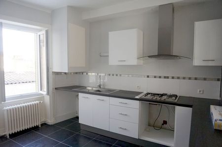 Location Appartement 4 pièces 100m² PARAY LE MONIAL 71600 - Photo 3