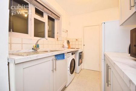 1 bedroom in a flat share to rent - Photo 5