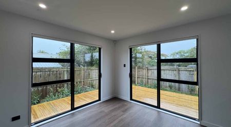 garage middle unit brand new - Photo 3