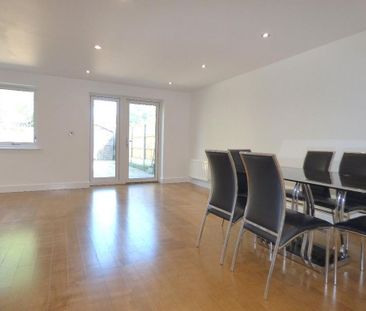 3 bedroom terraced house to rent - Photo 2