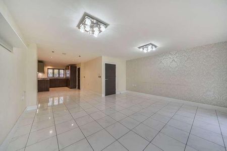 Elmore Close, Harrow, Middlesex, HA3 - Photo 2