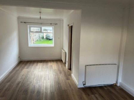 5 bedroom semi-detached house to rent - Photo 3