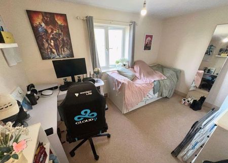 2 bedroom mews to rent - Photo 4