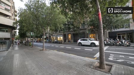 barcelona, Catalonia 08011 - Photo 2