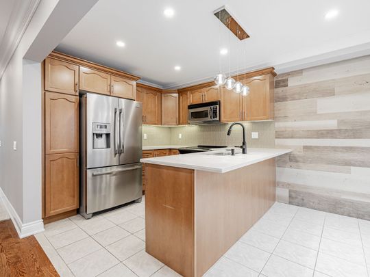 For Lease - 170 Knapton Drive, Newmarket, Ontario - Photo 1