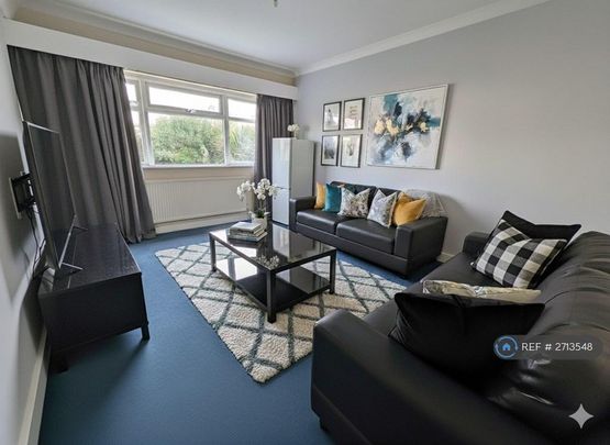 1 bedroom in a house share to rent - Photo 1