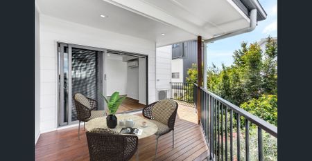 Beautifully Presented with Lots of Space - Photo 5