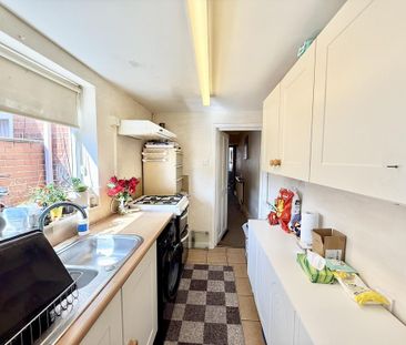 2 bedroom terraced house to rent - Photo 2