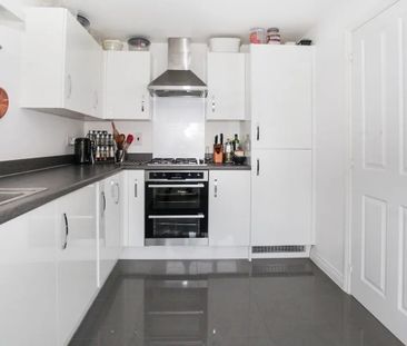 3 Bed Semi-Detached House, Verde Close, LU2 - Photo 4