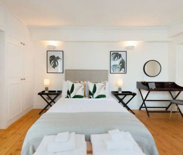 3 bedroom flat in Charing Cross - Photo 2