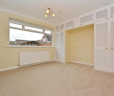 3 bedroom detached bungalow to rent - Photo 2