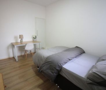 6 bedroom terraced house to rent - Photo 4