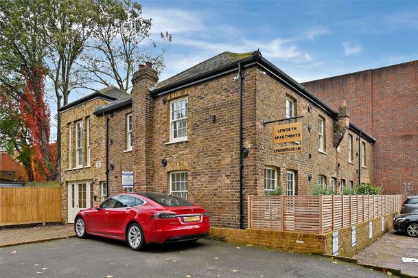 SHORT LET - A brand new ground floor one bedroom apartment in the heart of Windsor Town centre. - Photo 1