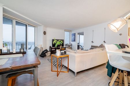 Spacious 3 Bedroom at Plaza del Mar with Sweeping English Bay Views – Unit 701 - Photo 5
