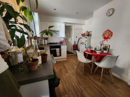 1 Bed Maisonette, Chaworth Road, NG2 - Photo 4