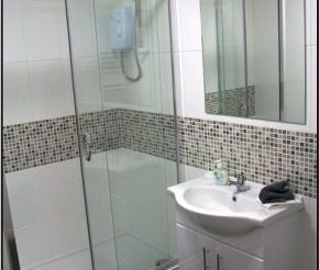 STANDARD BEDROOM- PRIVATE HALLS - STUDENT ACCOMMODATION LIVERPOOL - Photo 6