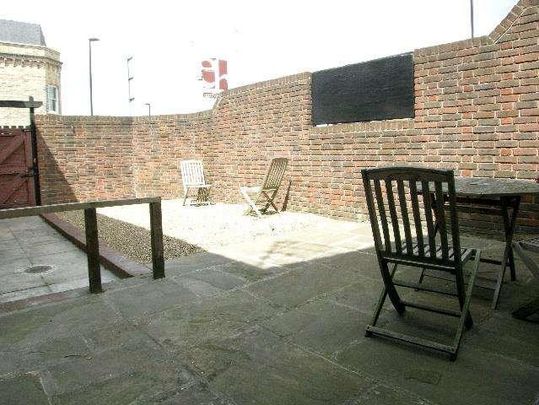 Heath Road, Battersea, SW8 - Photo 1