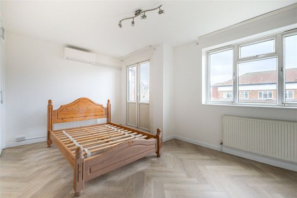 Walnut Tree Road, Brentford, TW8 flat to rent - Photo 1