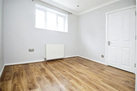 4 bedroom terraced house to rent - Photo 5