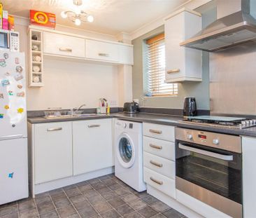 3 bed House - Semi-Detached To Let - Photo 5