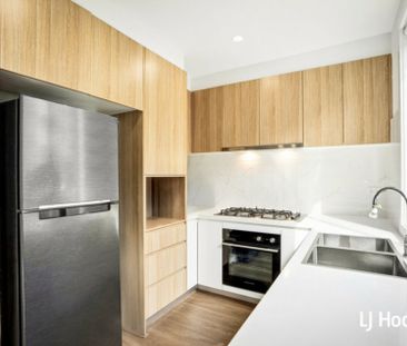 Beautiful 3 Bedroom Townhouse - Great Location! - Photo 4