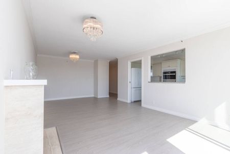 16C 328 Taylor Way, West Vancouver - Photo 3