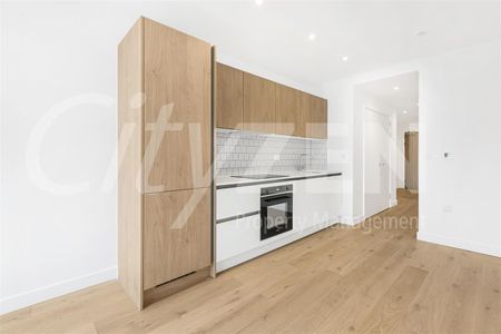 37 Clarendon Road, Watford - Photo 4