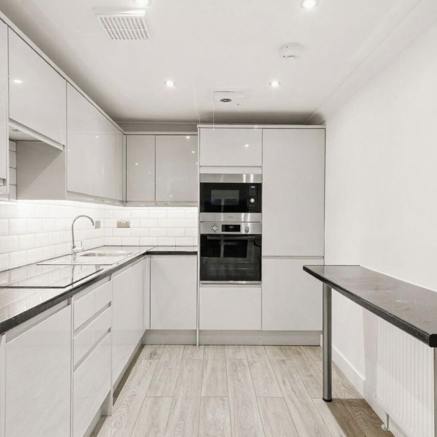 High Road, London, N20 - Photo 1