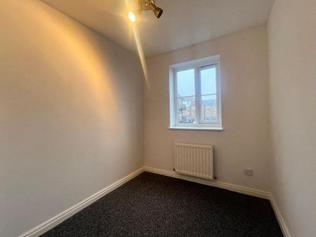 3 bedroom flat to rent - Photo 4