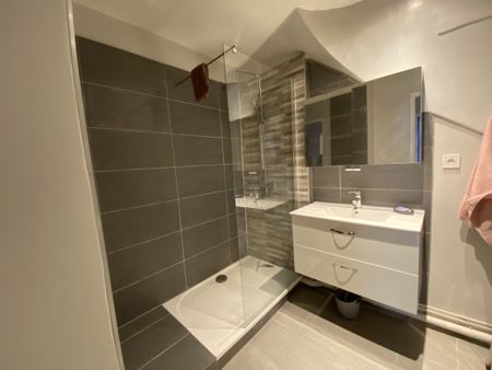 Location Appartement 2 pièces 71m² TOULON 83000 - Photo 3