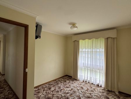 CHARMING 3 BEDROOM HOME - Photo 2