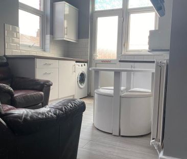 3 bedroom flat to rent - Photo 3
