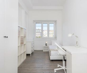Room in a shared 11-bedroom apartment for rent in Lisbon, perfect f... - Photo 2