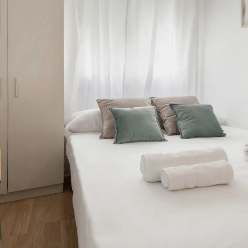 2-bedroom apartment for rent in Embajadores. - Photo 1