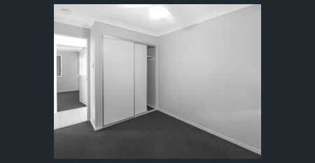 Stylish Four Bedroom Home! - Photo 2