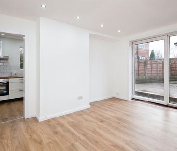 House to Rent: Glamis Avenue, M11 - Photo 1