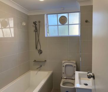 2 Bedroom Apartment in Prime Location! - Photo 5