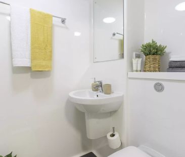 Standard En-suite | Bryson Court - Photo 5