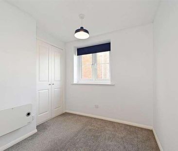 Harvester Close, Chichester, PO19 - Photo 3