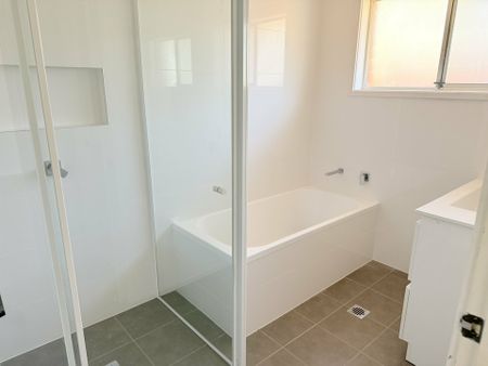 3 Bedroom House in the Heart of The Entrance - Photo 5