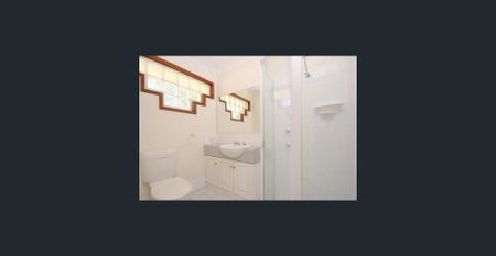 Spacious 3-Bedroom Townhouse â?? All Bedrooms Ensuite! - Photo 5