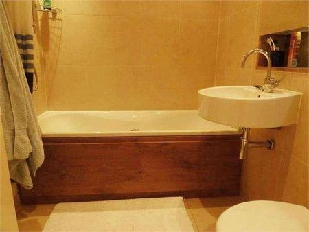 Kingsway Square, Lurline Gardens, Battersea, SW11 - Photo 5