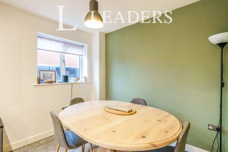 3 bedroom house to rent Piper Way, West Broyle, Chichester, PO19 - Photo 2