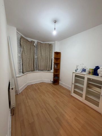 Room in a Shared House, Mostyn Avenue, HA9 - Photo 4